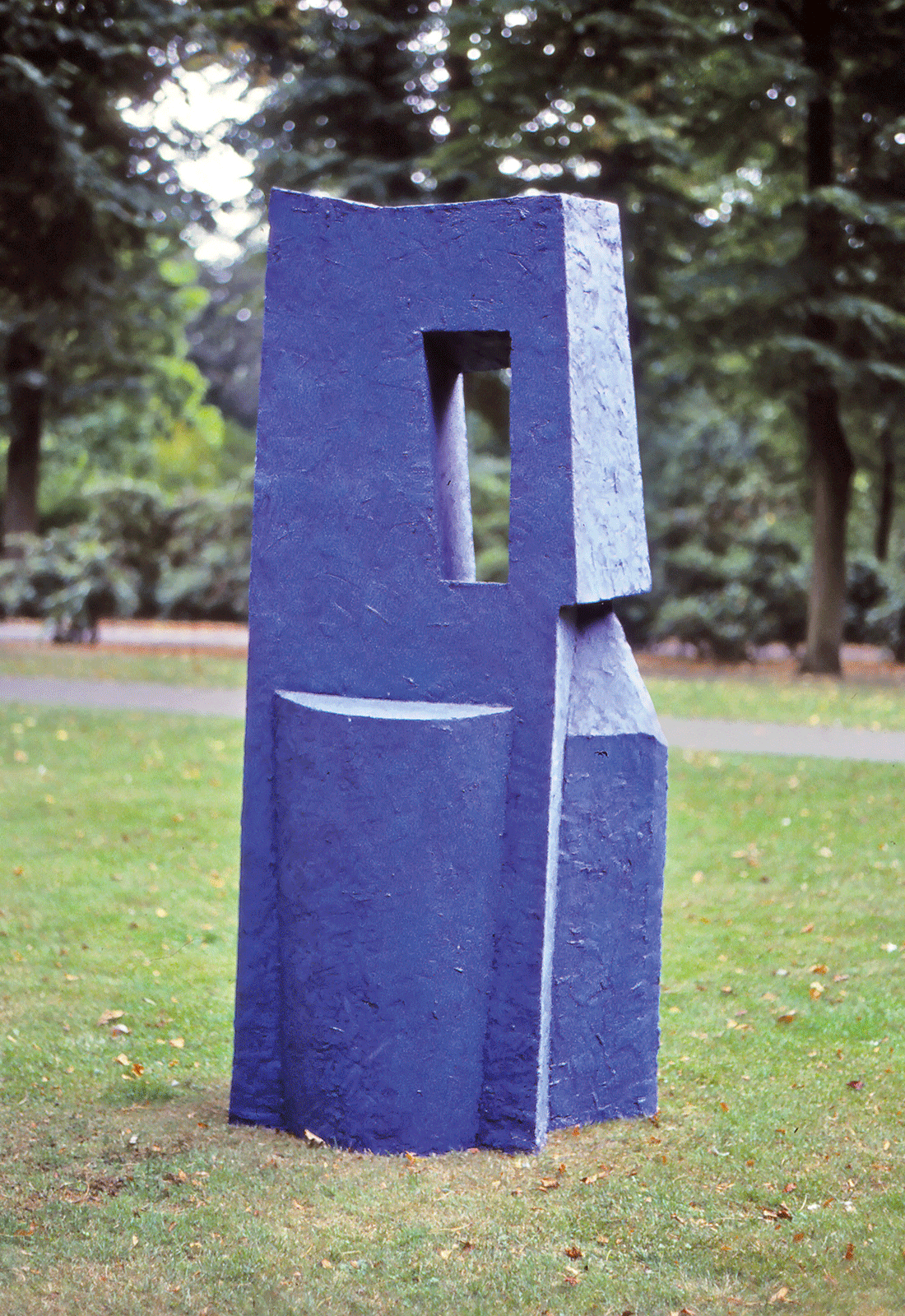 Stuck, blau bemalt,  190x35x85 cm,  80er Jahre